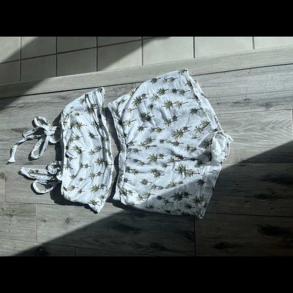 Forever 21: Two piece palm tree short and crop top set. - Picture 2 of 3